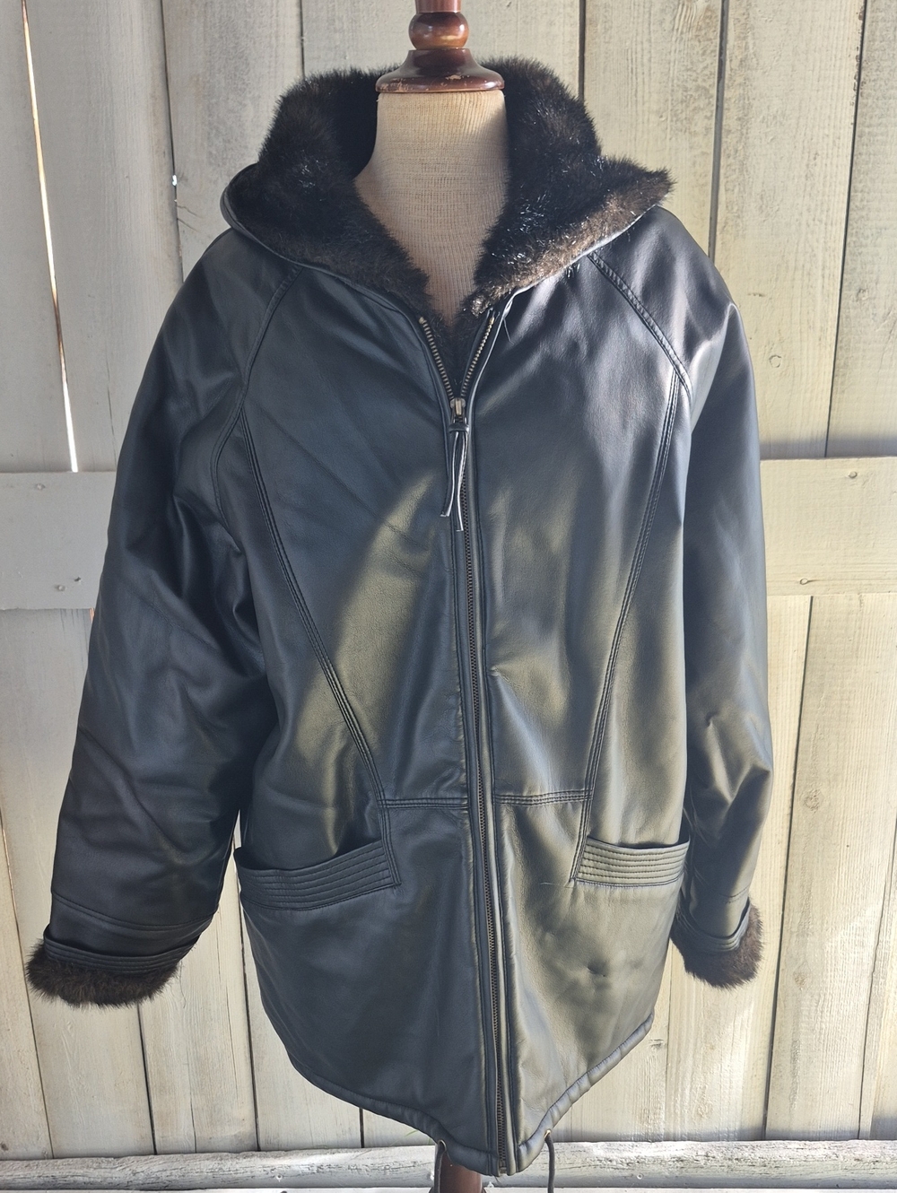 Vintage Komitor Women's Black Leather Coat with Faux Fur
